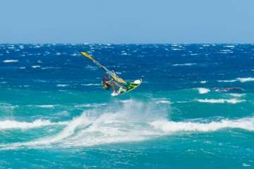 Volando sobre las olas (Foto Antonio Rico)